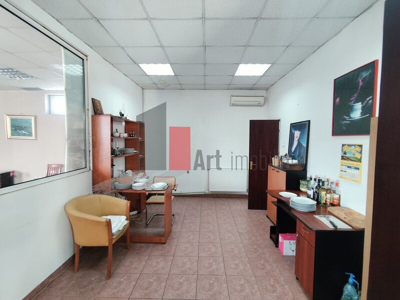 Mosilor, Dacia, urgent, intrare separata, etaj 1/P+1, negociabil.