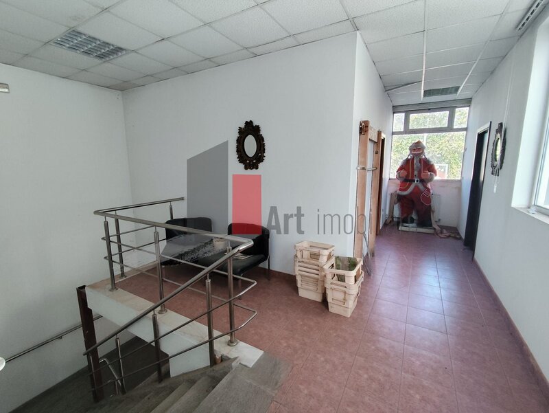 Mosilor, Dacia, urgent, intrare separata, etaj 1/P+1, negociabil.