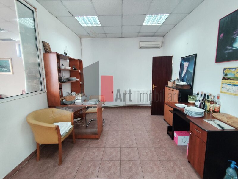 Mosilor, Dacia, urgent, intrare separata, etaj 1/P+1, negociabil.