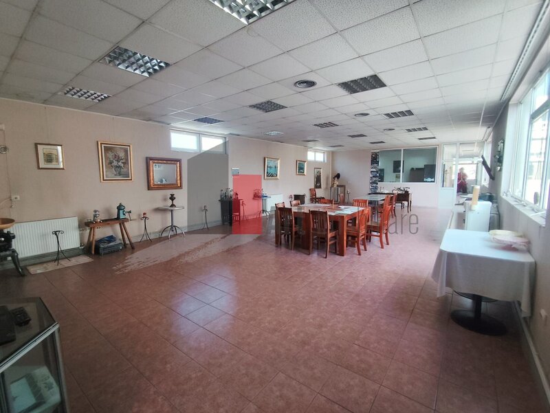 Mosilor, Dacia, urgent, intrare separata, etaj 1/P+1, negociabil.