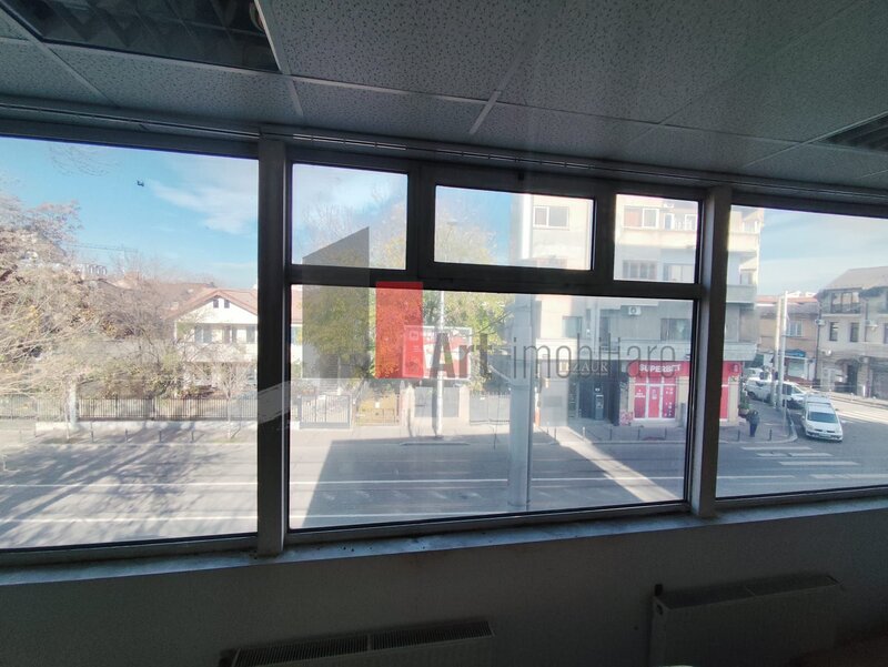 Mosilor, Dacia, urgent, intrare separata, etaj 1/P+1, negociabil.